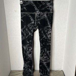 Lululemon Black Gray Printed Crop Legging Size 4